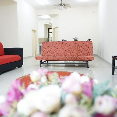 Warisan Indah Homestay Klia 1 Melayu Sahaja Szepang Kültér fotó