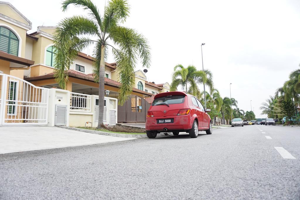 Warisan Indah Homestay Klia 1 Melayu Sahaja Szepang Kültér fotó