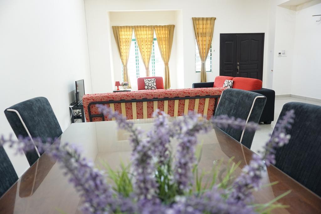 Warisan Indah Homestay Klia 1 Melayu Sahaja Szepang Kültér fotó