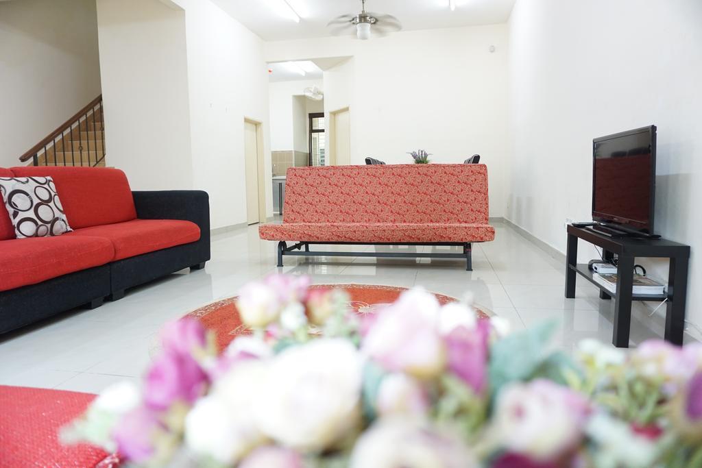 Warisan Indah Homestay Klia 1 Melayu Sahaja Szepang Kültér fotó